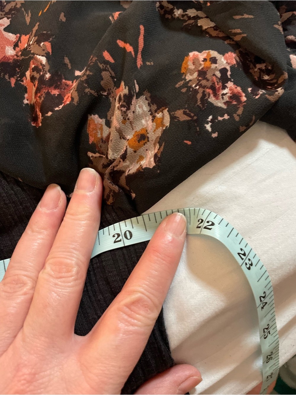 Maurices gray quarter sleeve Tshirt ribbed MEDIUM ruffle floral chiffon tassel - Picture 13 of 14